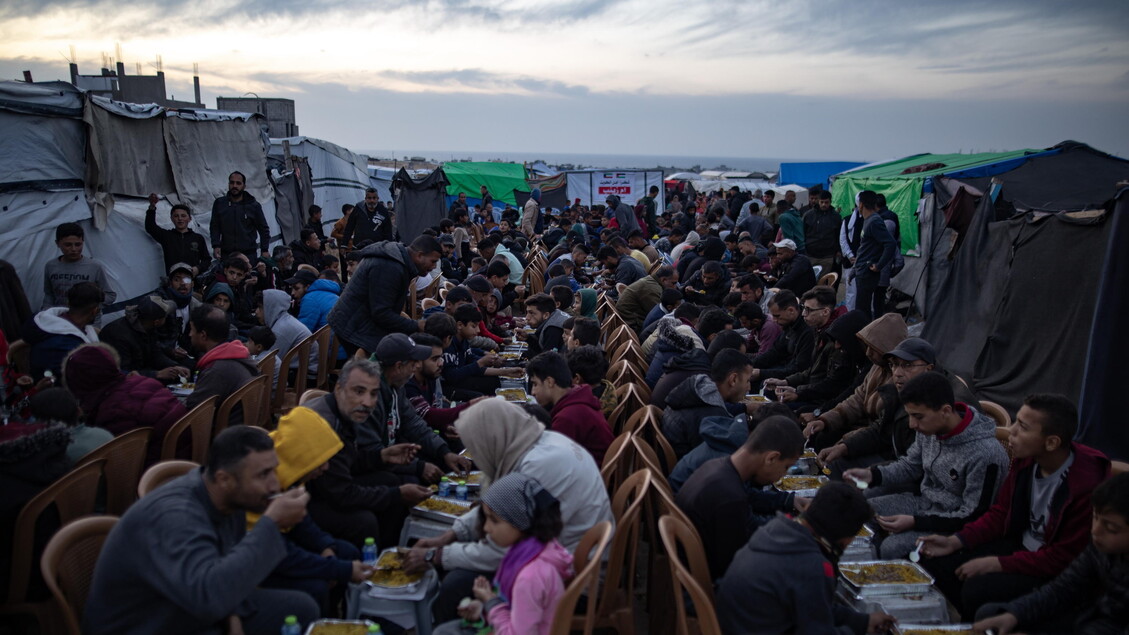 Palestinians in Khan Younis gather to break fast on Ramadan's fourth day