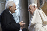 Il presidente della Repubblica Sergio Mattarella con Papa Francesco. Immagine d'archivio