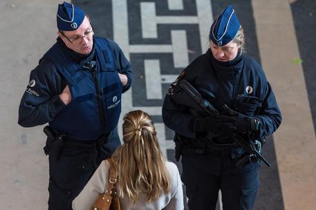 Belgio, soldati davanti al Palazzo di giustizia di Bruxelles © AP