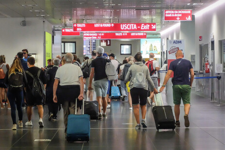 Passeggeri in aeroporto