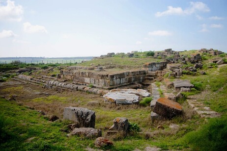 I resti del tempio etrusco ‘Ara della regina’ a Tarquinia (fonte: Robin Iversen Rönnlund, Wikimedia)