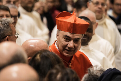 Prima messa da cardinale per Domenico Battaglia al Duomo di Napoli