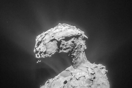 Un'immagine scattata dalla sonda Rosetta della cometa 67P/Churyumov–Gerasimenko.  Foto: ESA/Rosetta/NAVCAM