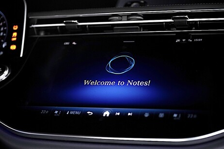 Mercedes introduce le note con IA per aumentare produttività