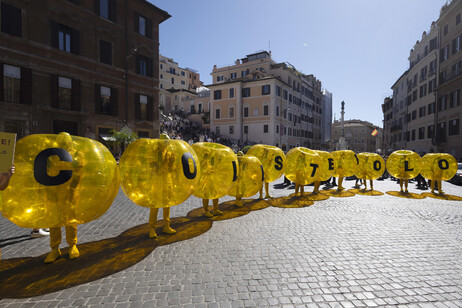 Flash mob “Liberiamo la circolazione dal colesterolo” a Roma