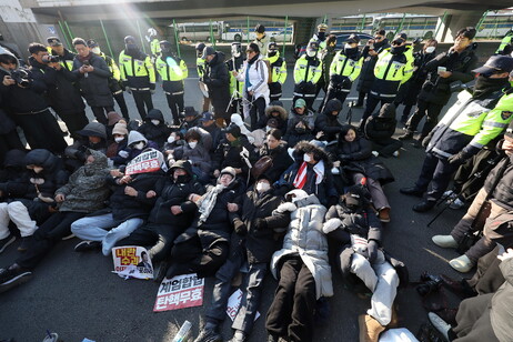 La protesta dei sostenitori di Yoon