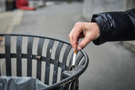 Milano senza fumo, stop alle sigarette all'aperto