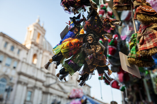 Piazza Navona, il cuore del culto a Roma della Befana foto iStock.