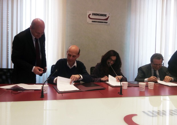 Un momento della firma dello accordo #unprogettoperlitalia, siglato oggi tra Inu (Istituto Nazionale  di Urbanistica), Federculture e Unioncamere © ANSA