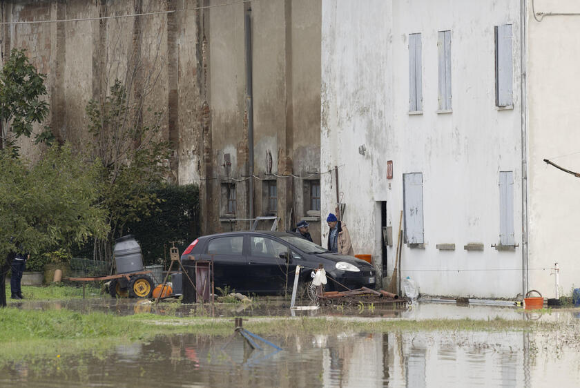 Maltempo: tracima il torrente Crostolo, evacuazioni nel Reggiano