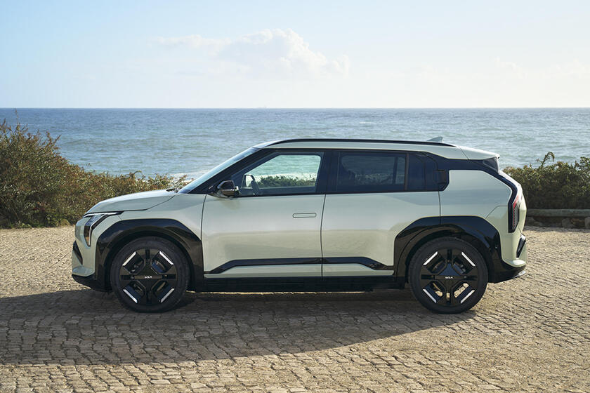 Nuovo C-suv elettrico Kia EV3