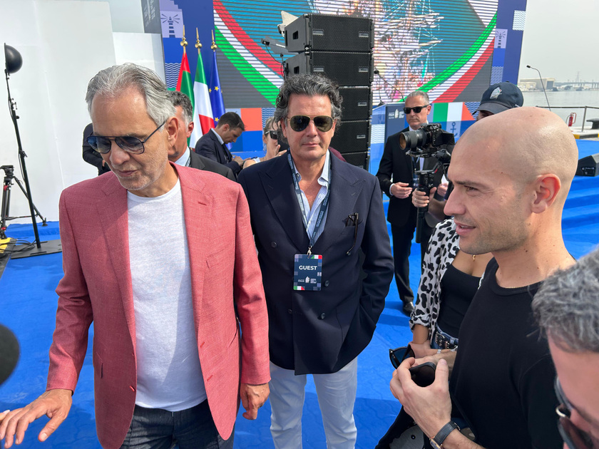 Andrea Bocelli emoziona il Villaggio Italia di Abu Dhabi