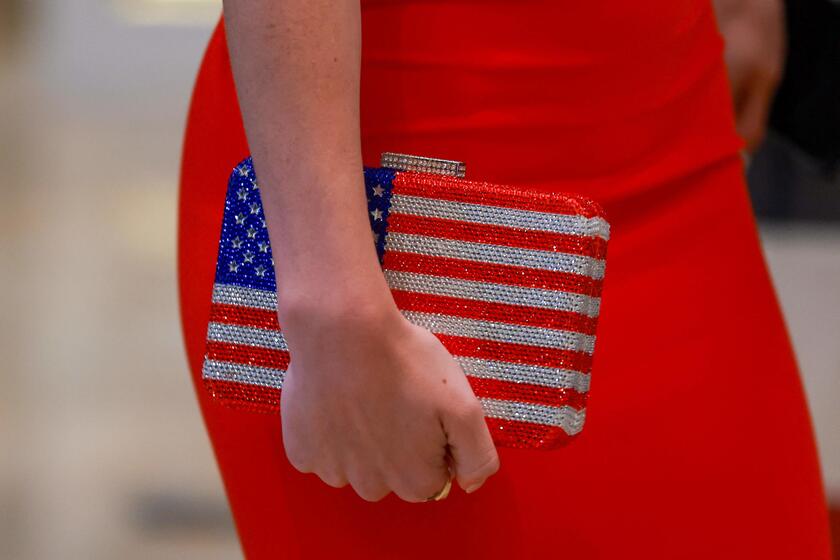 Spille, collane e tatuaggi: ecco i look dei supporter di Trump © ANSA/Getty Images via AFP