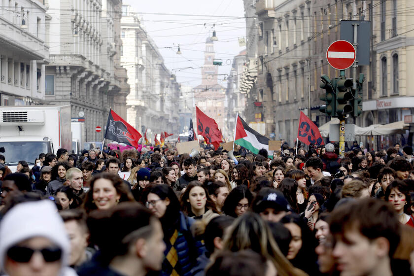 - RIPRODUZIONE RISERVATA