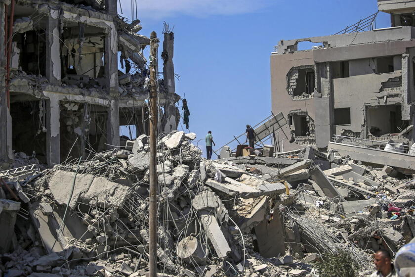 Residents return to destroyed homes in Gaza