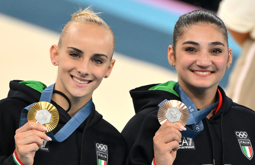 Alice D'Amato oro nella trave e Manila Esposito bronzo nella trave