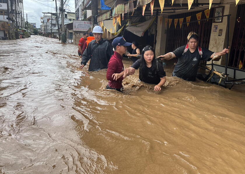 Floods from Typhoon Yagi hit provinces in northern Thailand