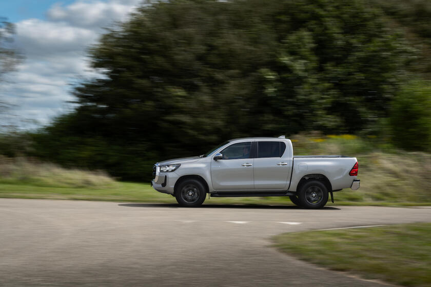 Toyota Hilux Double Cab 2.8 D Hybrid 48V