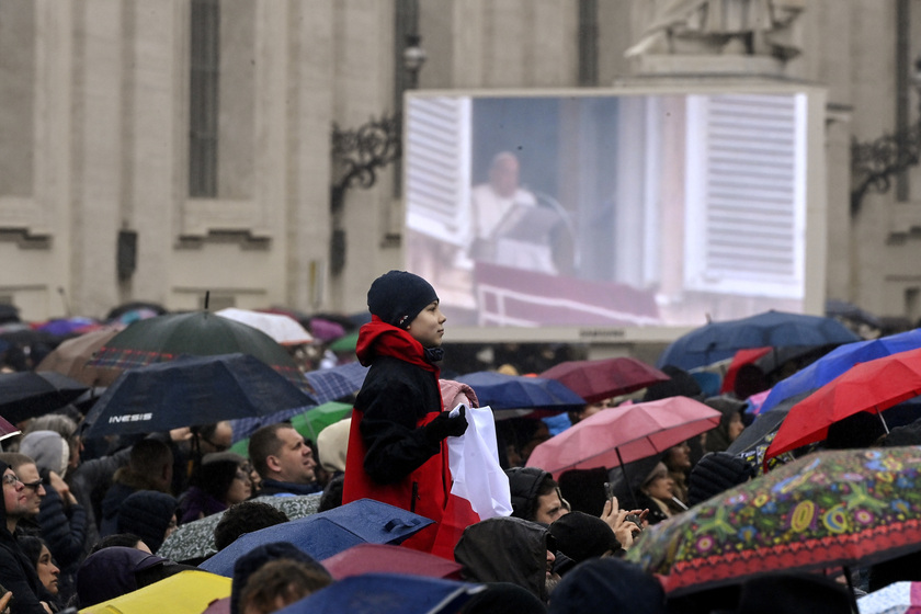 ++ Il Papa, basta colpire civili, rispettate i diritti umani ++