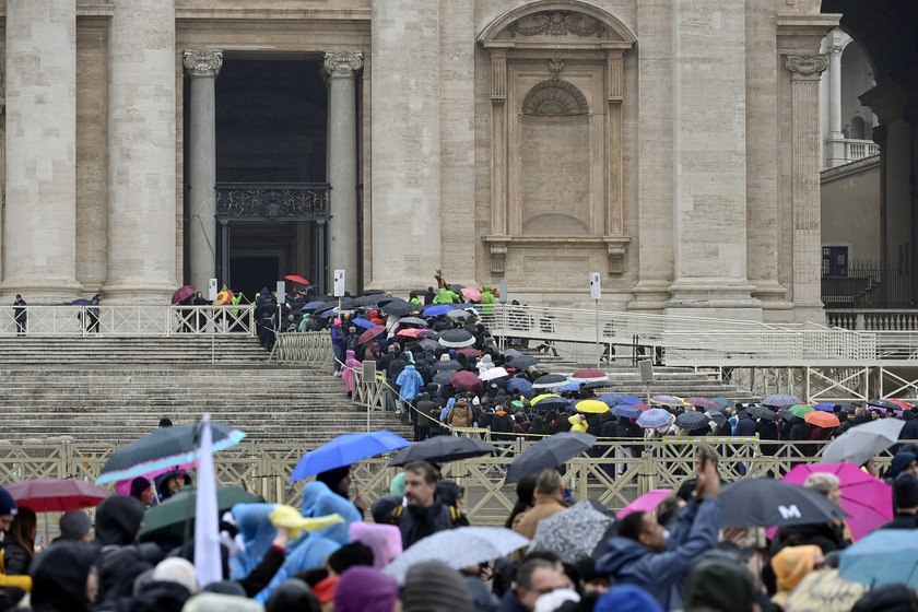 ++ Il Papa, basta colpire civili, rispettate i diritti umani ++