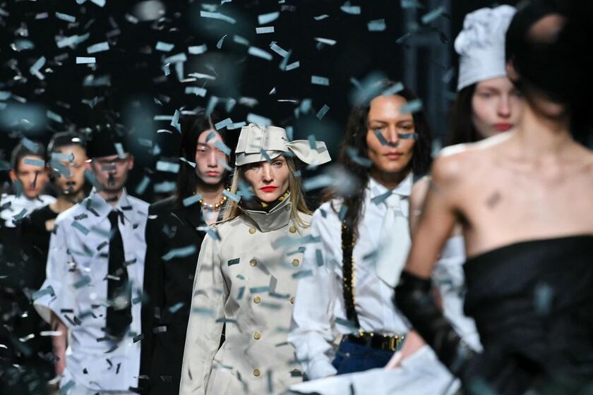 Moschino sovversivo, il sartoriale scomposto ed esposto