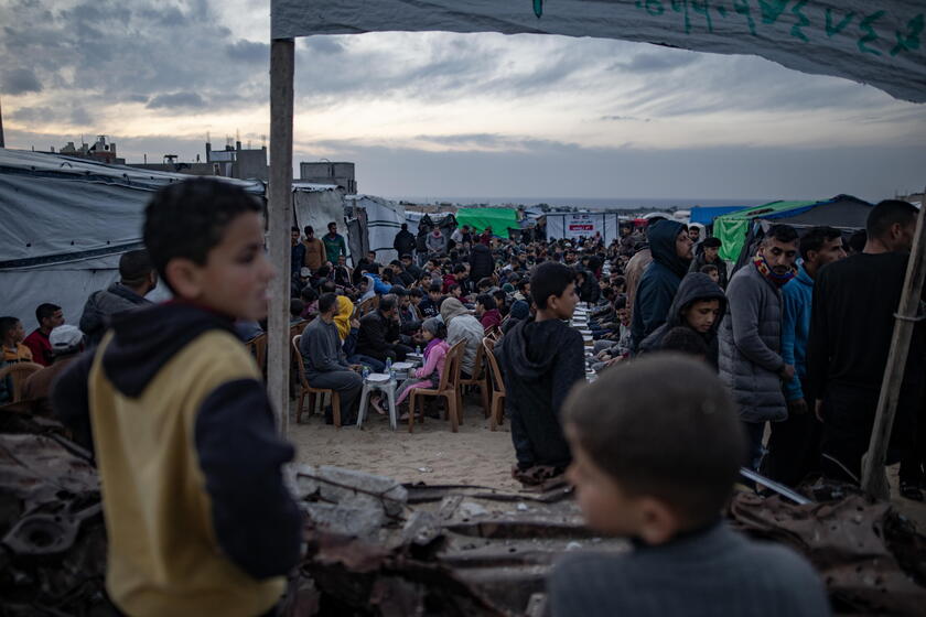 Palestinians in Khan Younis gather to break fast on Ramadan's fourth day