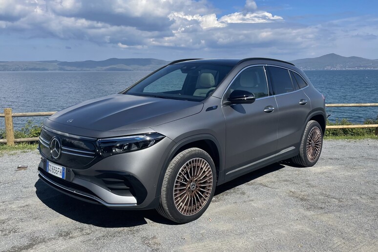 Mercedes EQA, compact suv della Stella dall 'anima elettrica - RIPRODUZIONE RISERVATA