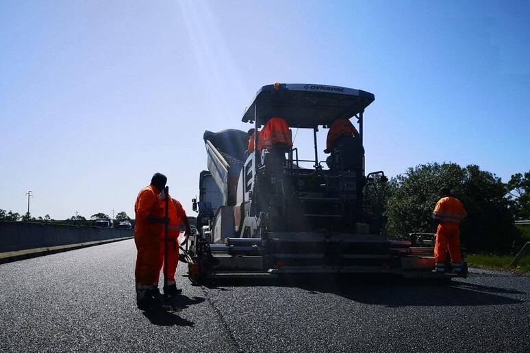 - RIPRODUZIONE RISERVATA