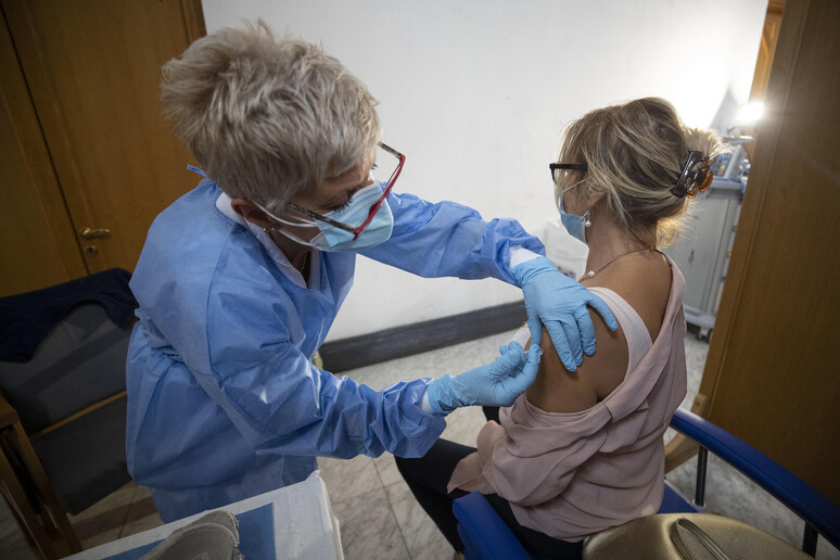 In Campania solo metà degli over 65 vaccinata contro influenza -     RIPRODUZIONE RISERVATA