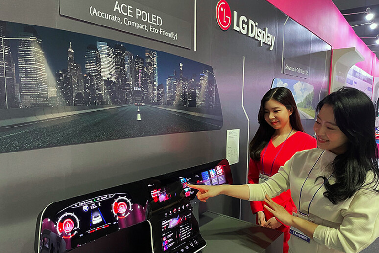 Ces Las Vegas, display LG che non viene visto da chi guida -     RIPRODUZIONE RISERVATA