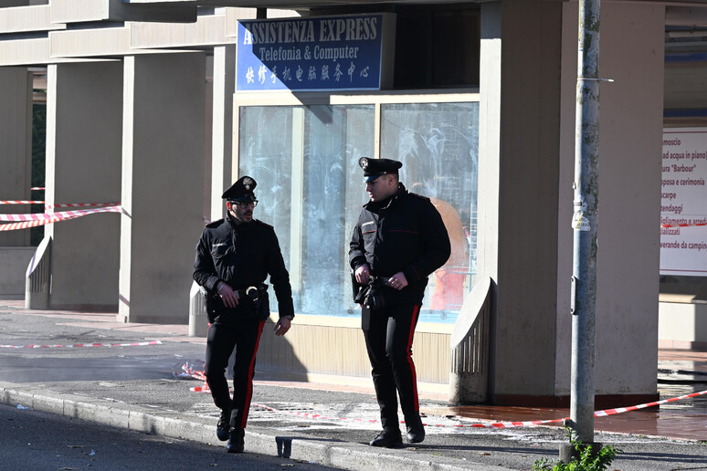 Il sopralluogo dei carabinieri a seguito dell 'omicidio di un 17enne - RIPRODUZIONE RISERVATA