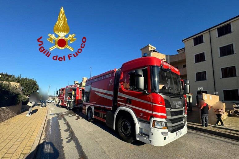 Incendio in casa a Olbia, vigili del fuoco - RIPRODUZIONE RISERVATA