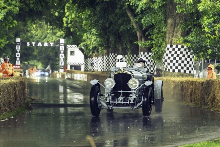 Bentley a Goodwood con la Speed Six Continuation Series - RIPRODUZIONE RISERVATA