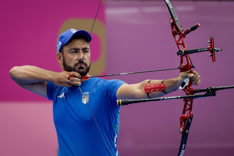 Tiro con l 'arco Mauro Nespoli of Italy competes in Men 's individual 1/8 eliminations match during th - RIPRODUZIONE RISERVATA